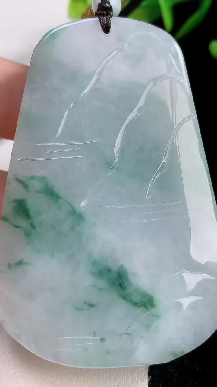 天然A货翡翠牌吊坠，尺寸65.5-44.5-13.5，重:69.49g
12月24日