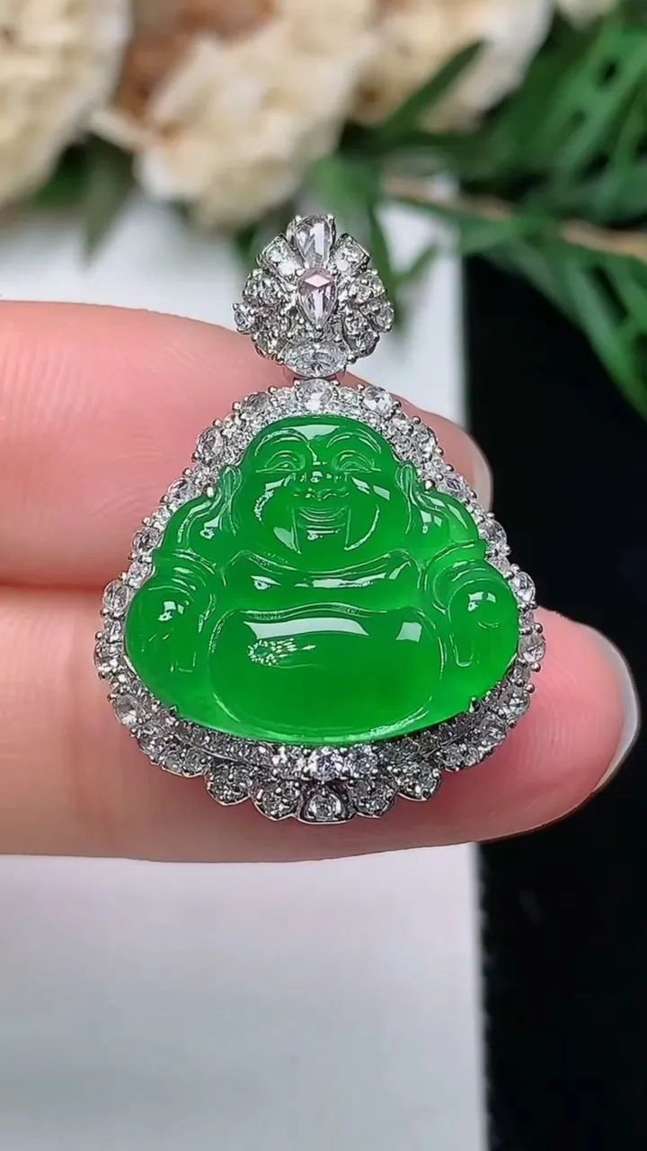 天然A货翡翠佛公吊坠，尺寸26.6-19.4-10，裸石13.8-16.3，重量:4.71g
12月