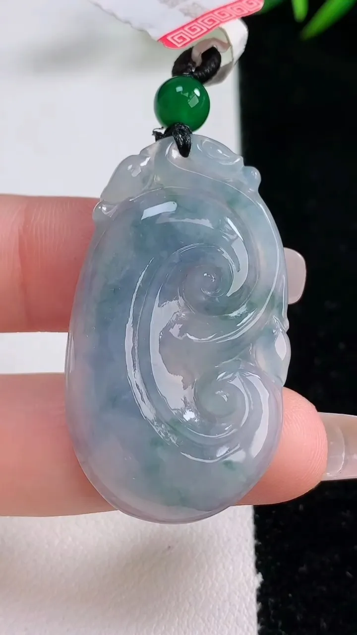 天然A货翡翠紫罗兰如意吊坠，尺寸41.4-24.7-4.6，重量:8.54g
12月24日