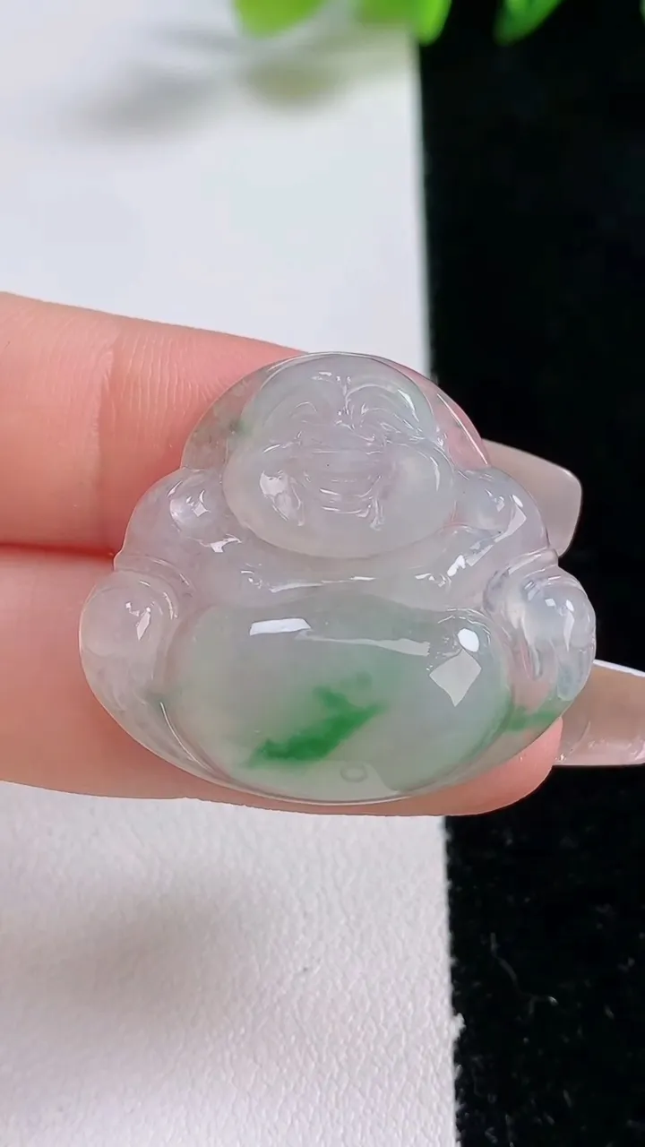 天然A货翡翠佛公吊坠，尺寸27.8-31.6-5.7，重量:7.81g
12月24日