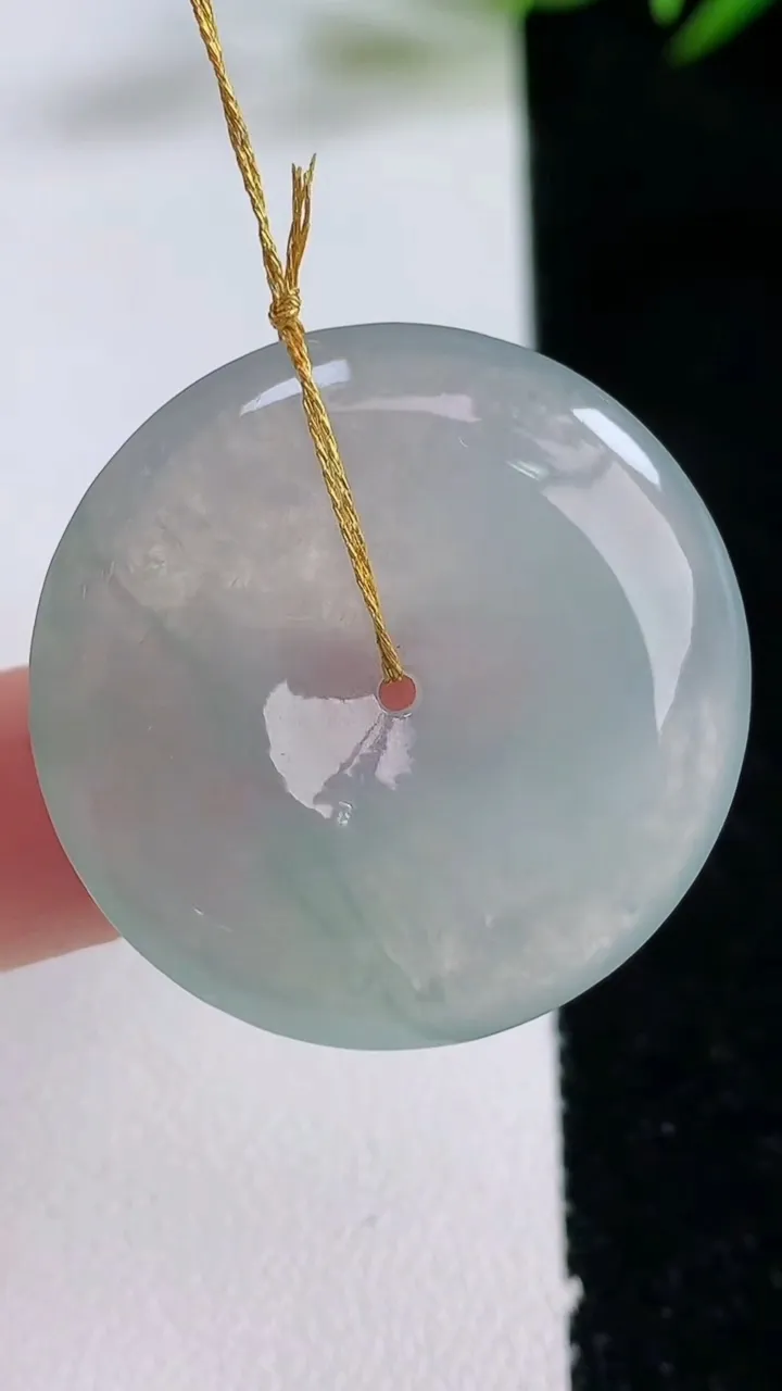 天然A货翡翠冰种飘花平安扣吊坠，尺寸30.4-5.5，重量:11.04g
12月24日