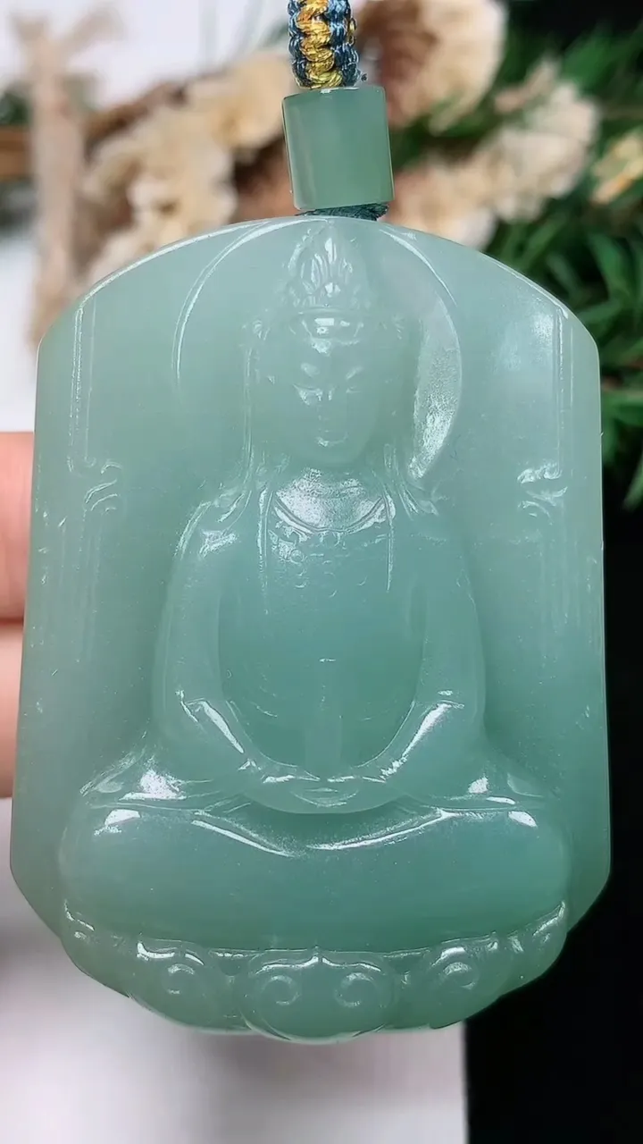 天然A货翡翠素衣观音吊坠，尺寸52-38.8-13，重量:61.01g
12月24日