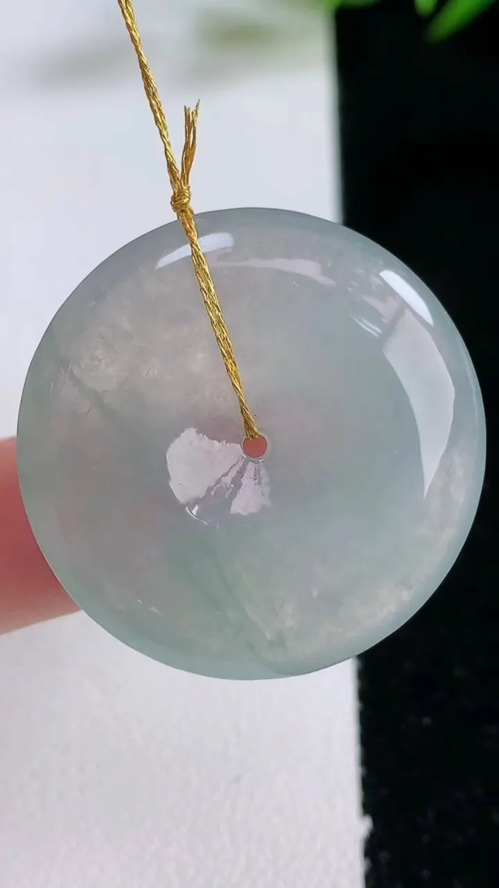 天然A货翡翠冰种飘花平安扣吊坠，尺寸30.4-5.5，重量:11.04g
12月24日