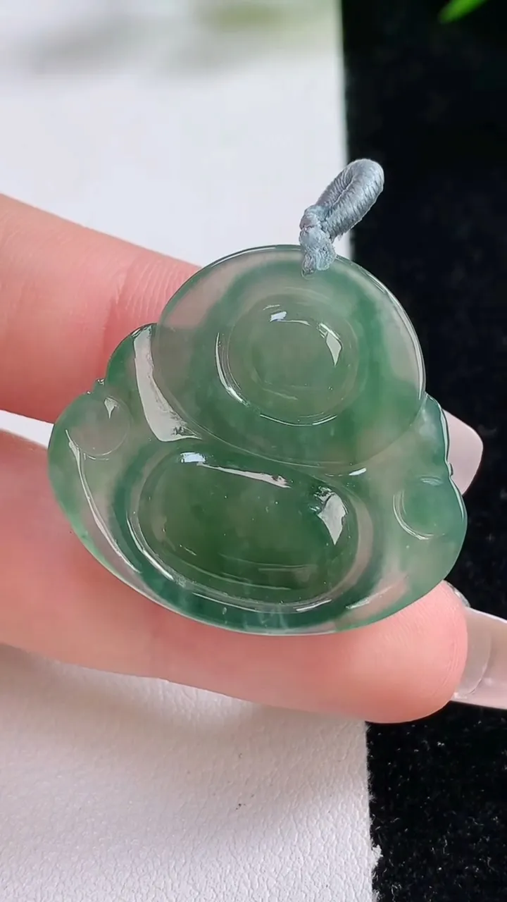 天然A货翡翠佛公吊坠，尺寸28.8-31.8-6，重量:7.91g
12月24日