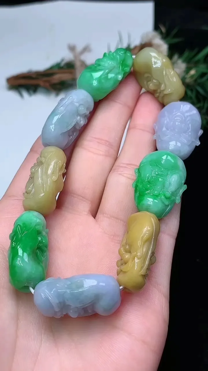 天然A货翡翠货三彩十八罗汉头手串，尺寸25-18.8-11.2-9颗，重量:74.19g12月24日