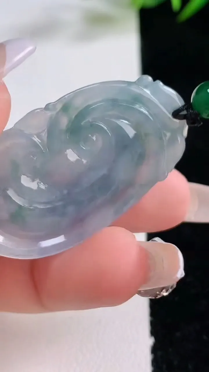 天然A货翡翠紫罗兰如意吊坠，尺寸41.4-24.7-4.6，重量:8.54g
12月24日