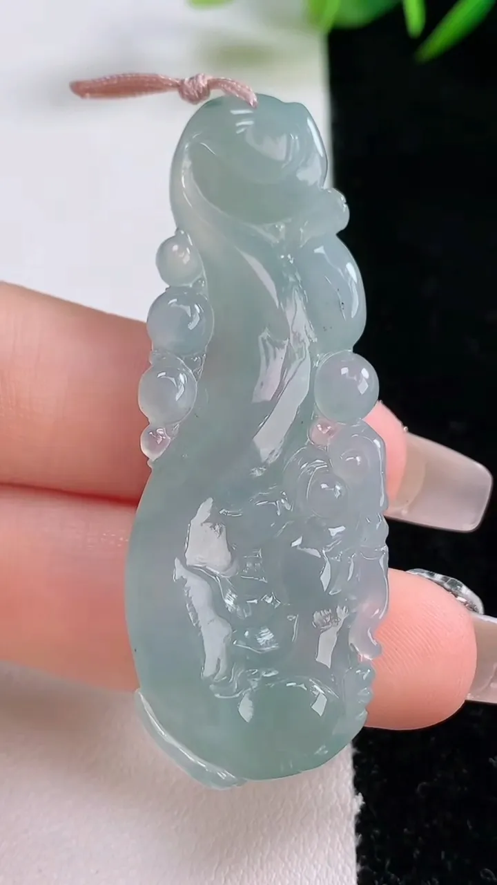 天然A货翡翠貔貅吊坠，尺寸55.2-20.5-6.2，重量:12.58g
12月24日