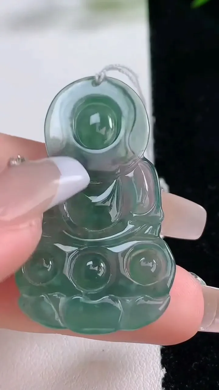 天然A货翡翠蓝水观音菩萨吊坠，尺寸42.8-24.6-3.8，重量:6.32g
12月24日