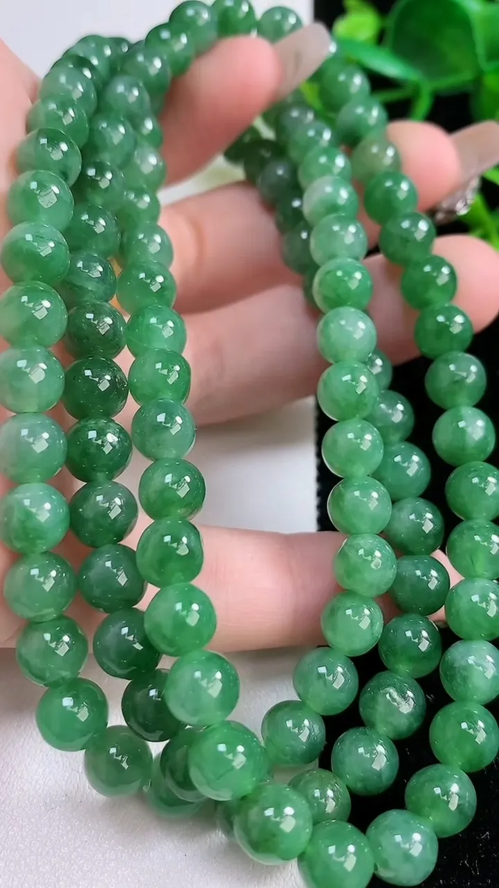 天然A货翡翠圆珠项链，尺寸7，重:64.53g
12月24日