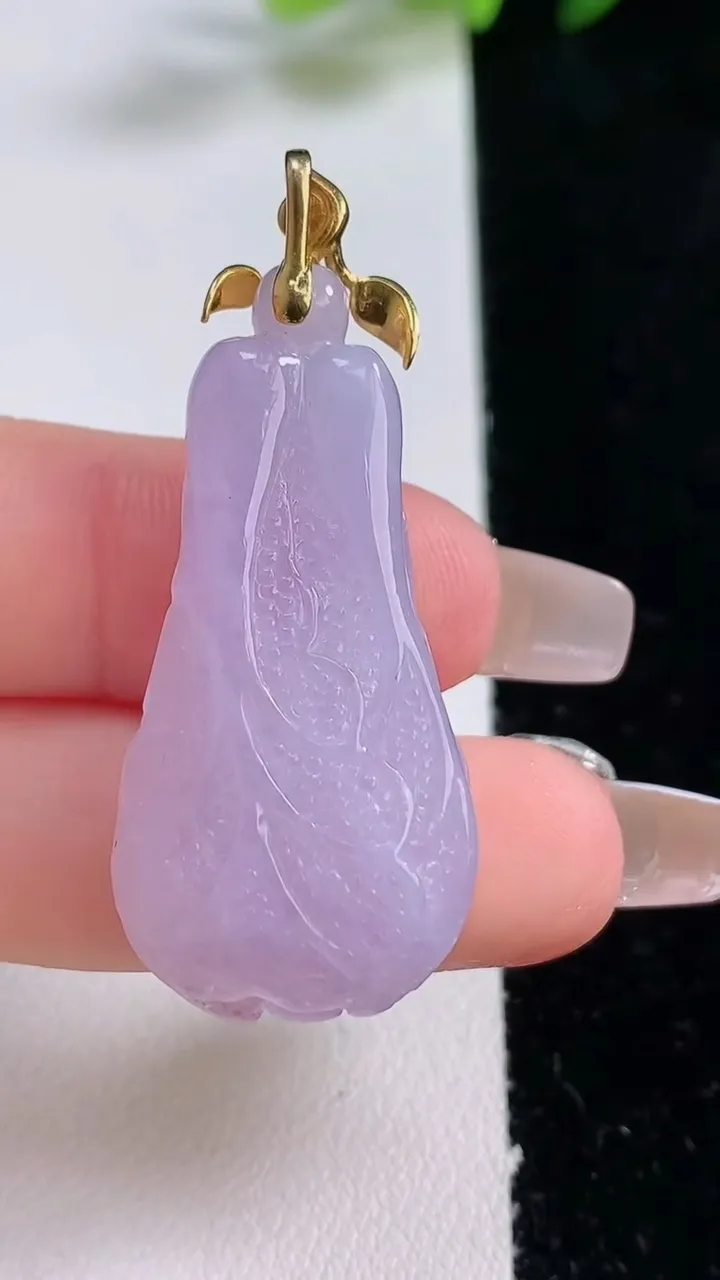 天然A货翡翠18K金紫罗兰白菜吊坠，尺寸37-19-8.3，重量:10.72g
12月24日