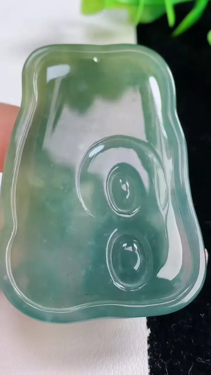 天然A货翡翠蓝水双彩凤凰大势至菩萨吊坠，尺寸61.5-44.7-6.8，重量:35.63g
12月24日