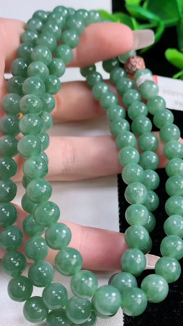 天然A货翡翠圆珠项链，尺寸7.2-108颗，重量:68.26g
12月24日