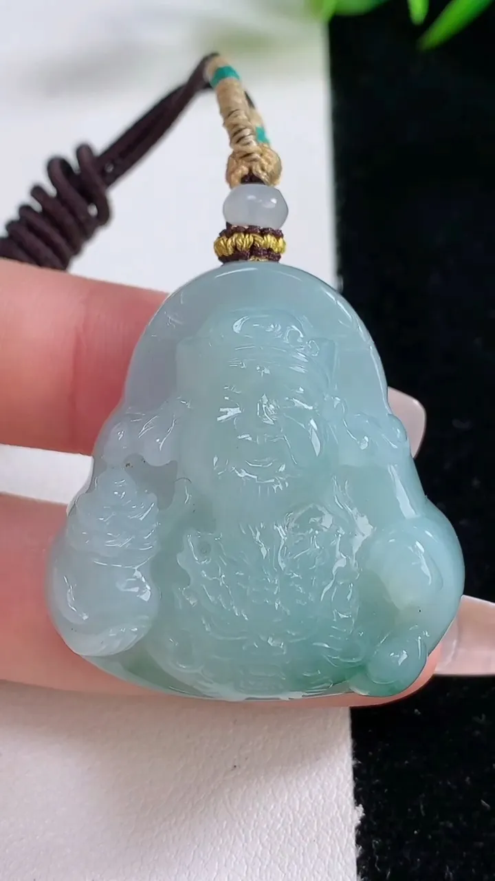 天然A货翡翠飘花财神爷吊坠，尺寸37-35.2-12.3，重量:30.81g
12月24日