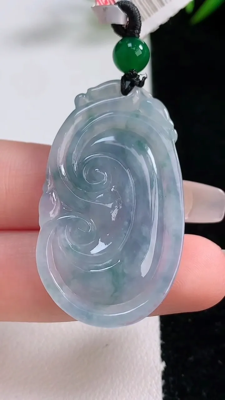 天然A货翡翠紫罗兰如意吊坠，尺寸41.4-24.7-4.6，重量:8.54g
12月24日