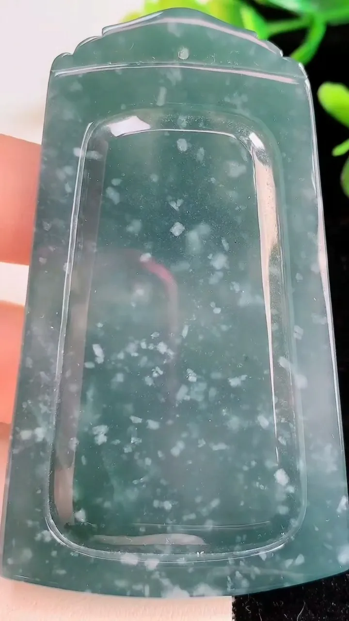 天然A货翡翠蓝水观音菩萨吊坠，尺寸74-44-8，重:56.20g
12月24日