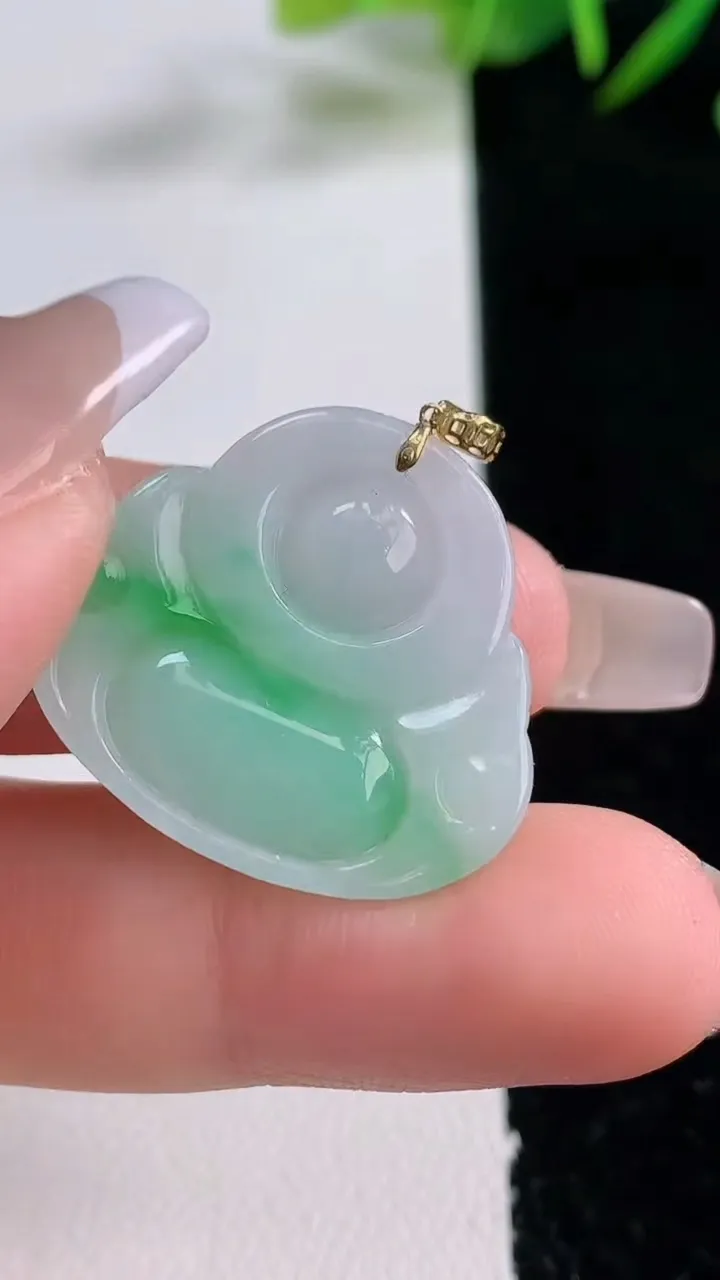 天然A货翡翠佛公吊坠，尺寸23.4-26-6，重量:5.28g
12月24日