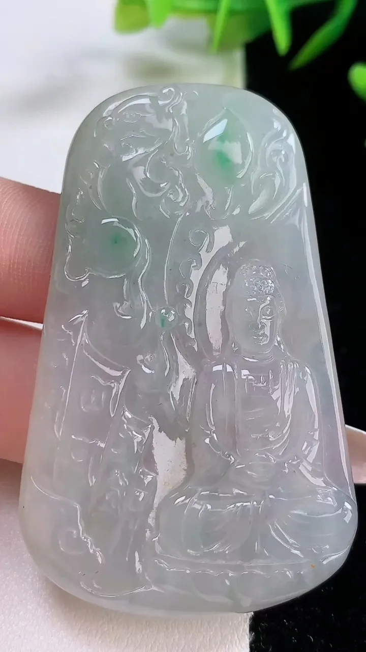 天然A货翡翠大日如来吊坠，尺寸61-37.6-6，重:30.28g
12月24日