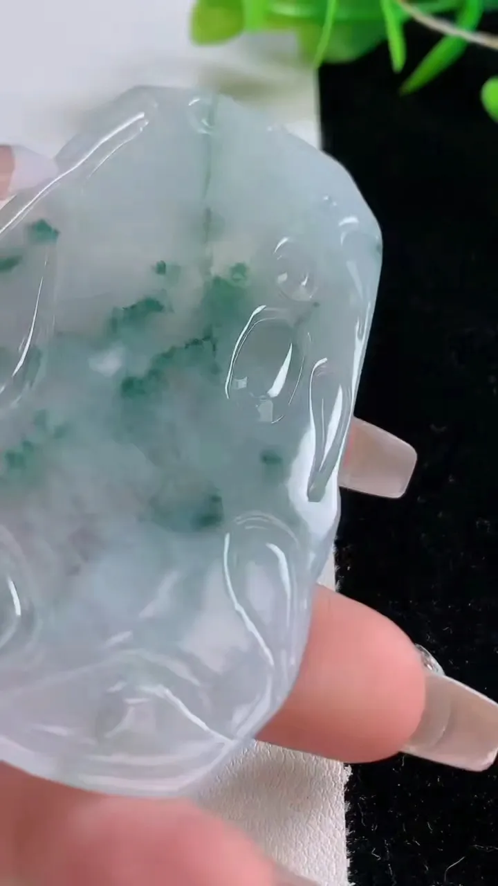 天然A货翡翠冰种飘花文殊菩萨吊坠，尺寸73.8-44-4.6，重量:38.58g
12月24日