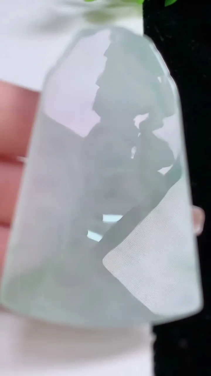 天然A货翡翠大日如来吊坠，尺寸66-43-6.5，重:34.30g
12月24日