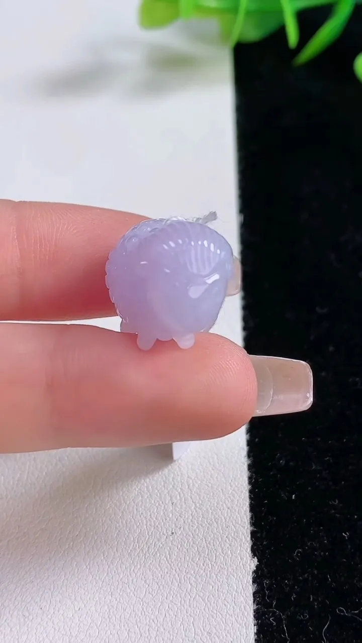 天然A货翡翠紫罗兰生肖羊吊坠，尺寸20-14.4-12.5，重量:6.34g
12月24日