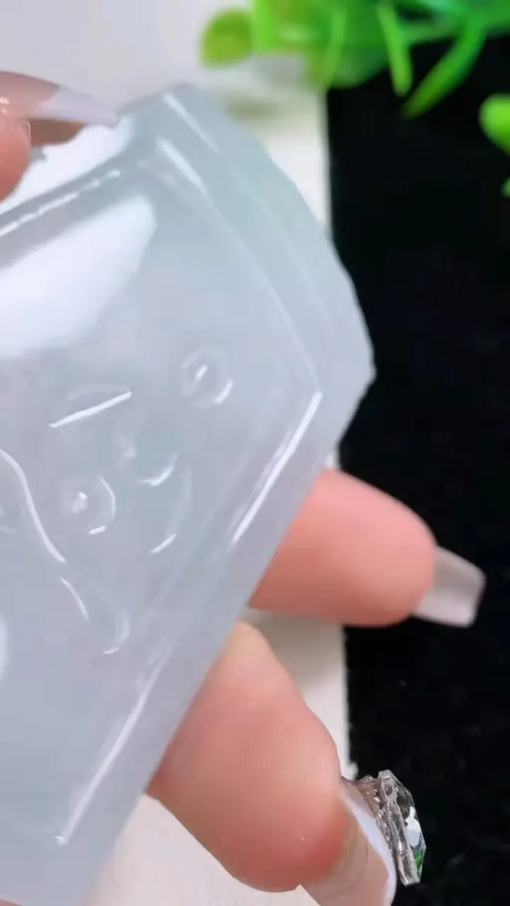 天然A货翡翠飘花文殊菩萨吊坠，尺寸72.5-50.6-5.9，重量:42.98g
12月24日