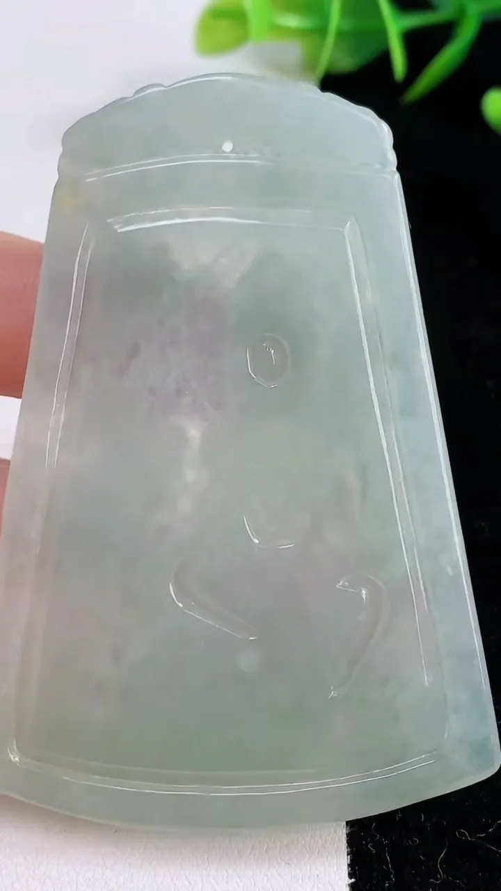 天然A货翡翠文殊菩萨吊坠，尺寸71-49-4.7，重量:32.37g
12月24日