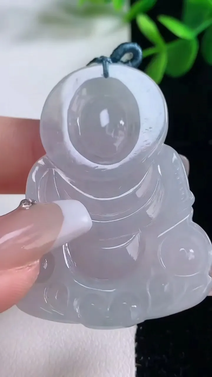 天然A货翡翠观音菩萨吊坠，尺寸50.5-35.6-6，重量:18.02g
12月25日