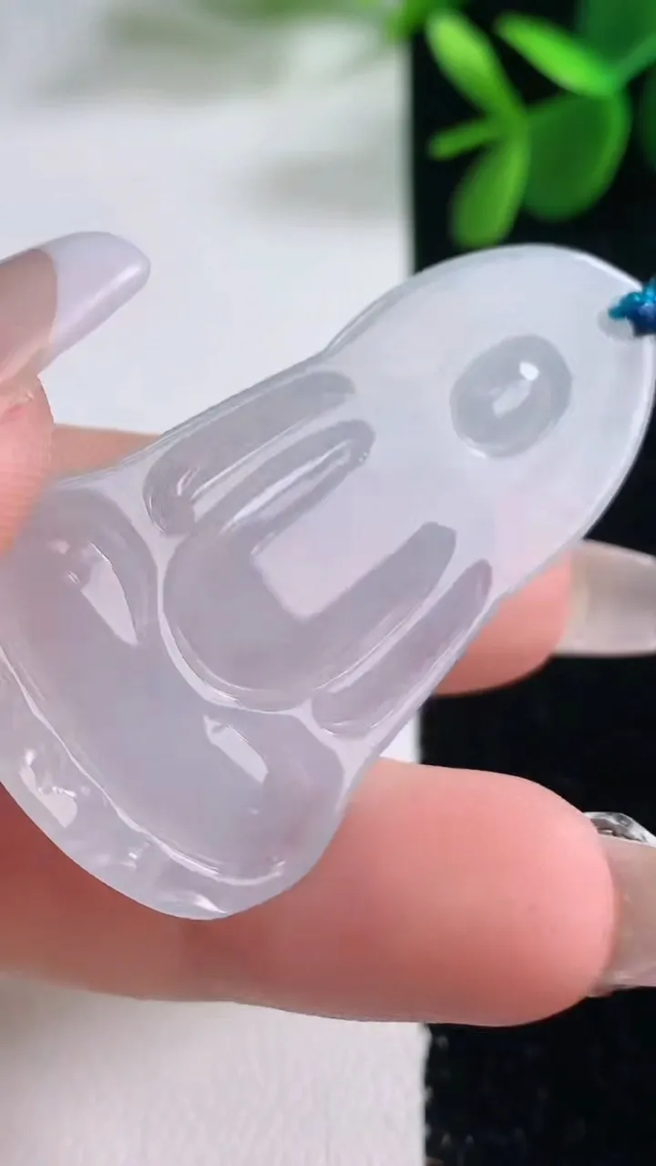 天然A货翡翠观音菩萨吊坠，尺寸47-26.2-4.8，重量:9.69g
12月25日