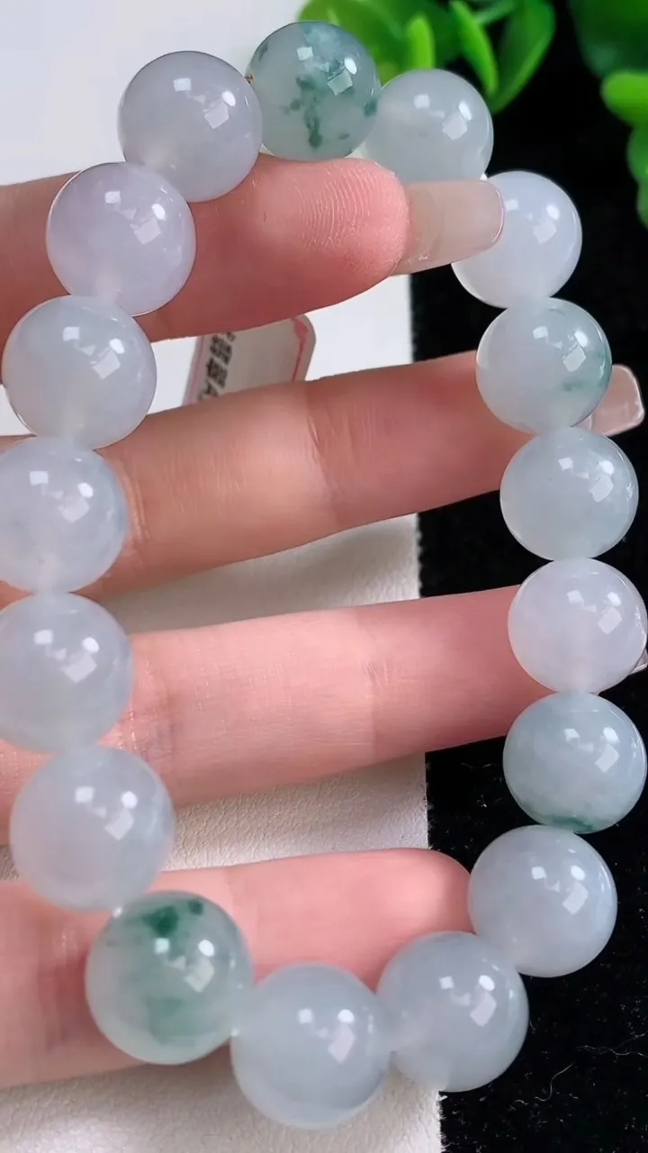 天然A货翡翠种飘花圆珠手串，尺寸11.7-17颗，重量:48.58g12月25日
工厂直销收藏佳品,种好水足，色泽均匀，有种有色，上手高大气！