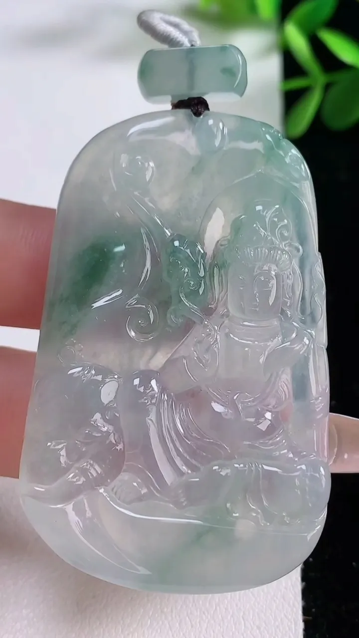 天然A货翡翠种飘花普贤菩萨吊坠，尺寸56.5-35.6-5.5，重:22.79g
12月25日