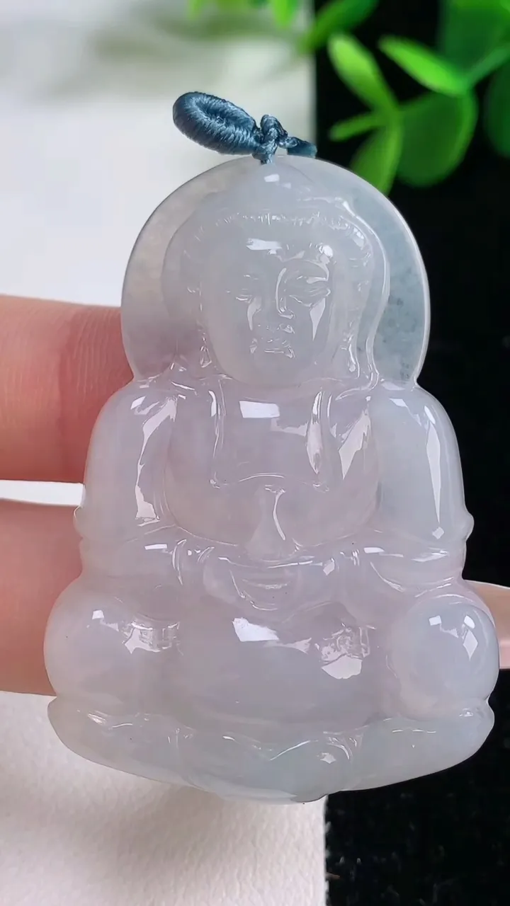 天然A货翡翠观音菩萨吊坠，尺寸50.5-35.6-6，重量:18.02g
12月25日