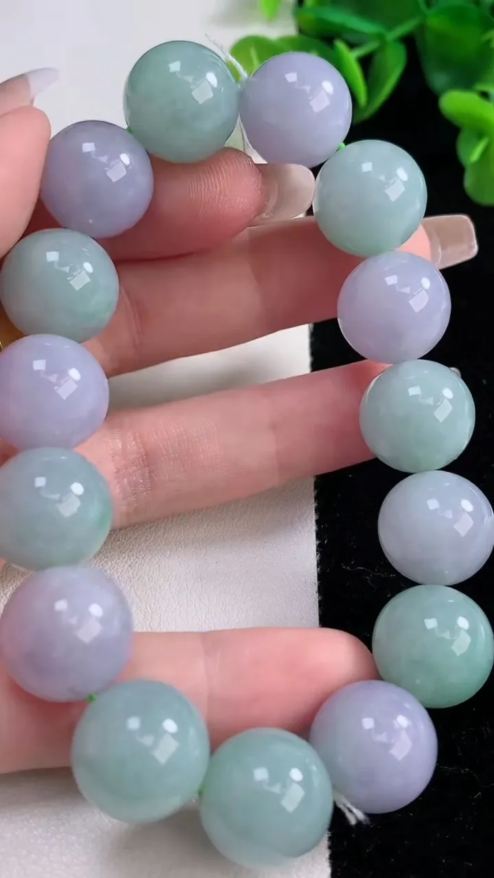 天然A货翡翠双彩紫罗兰圆珠手串，尺寸14.2-15颗，重量:76.40g12月25日
工厂直销收藏佳品,种好水足，色泽均匀，有种有色，上手高大气！