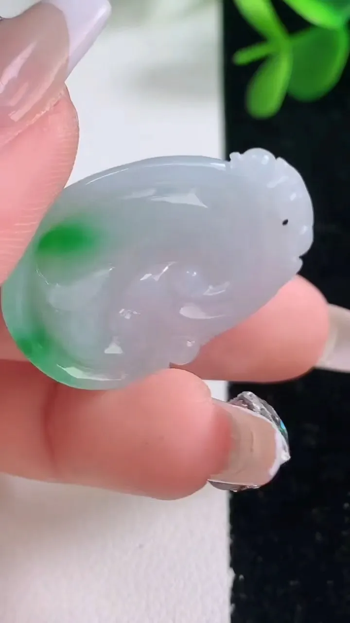 天然A货翡翠如意吊坠，尺寸33.5-22.4-5，重量:6.54g
12月25日