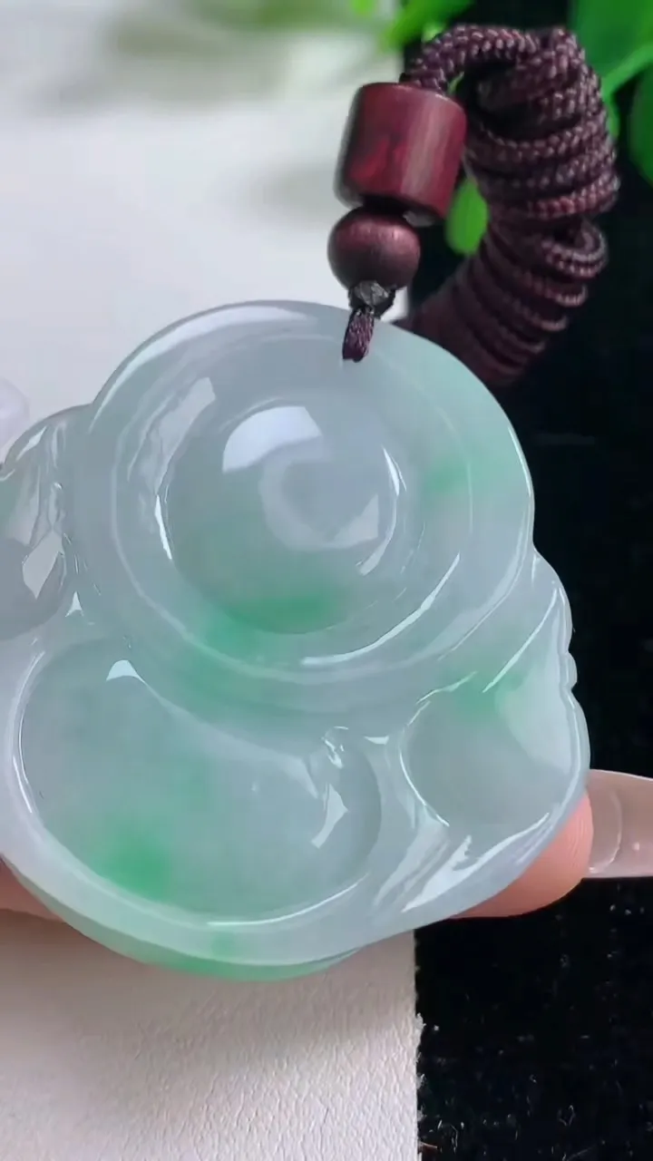 天然A货翡翠佛公吊坠，尺寸44.2-46-12，重量:42.87g
12月26日