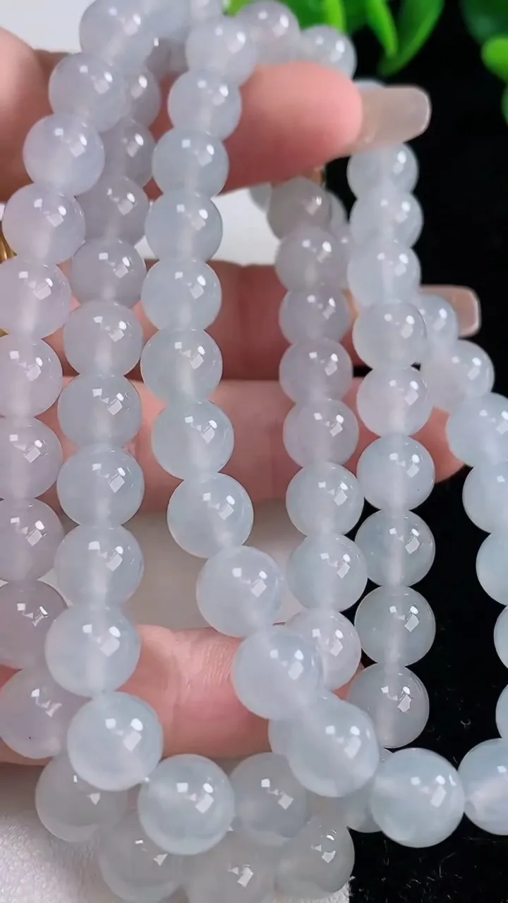 天然A货翡翠种白冰圆珠项链，尺寸8.3-78颗，重量:79.86g12月25日
工厂直销收藏佳品,种好水足，色泽均匀，有种有色，上手高大气！