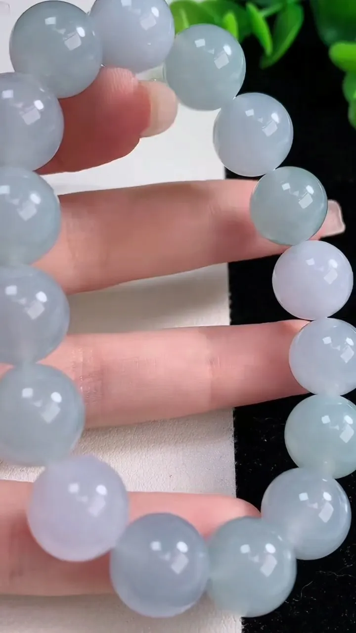 天然A货翡翠紫罗兰圆珠手串，尺寸12.8-16颗，重量:58.90g12月25日
工厂直销收藏佳品,