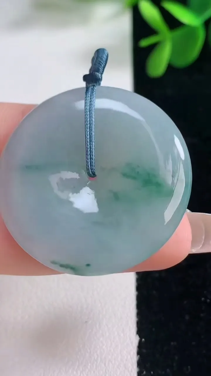 天然A货翡翠飘花平安扣吊坠，尺寸34.6-5.8，重量:15.15g
12月25日