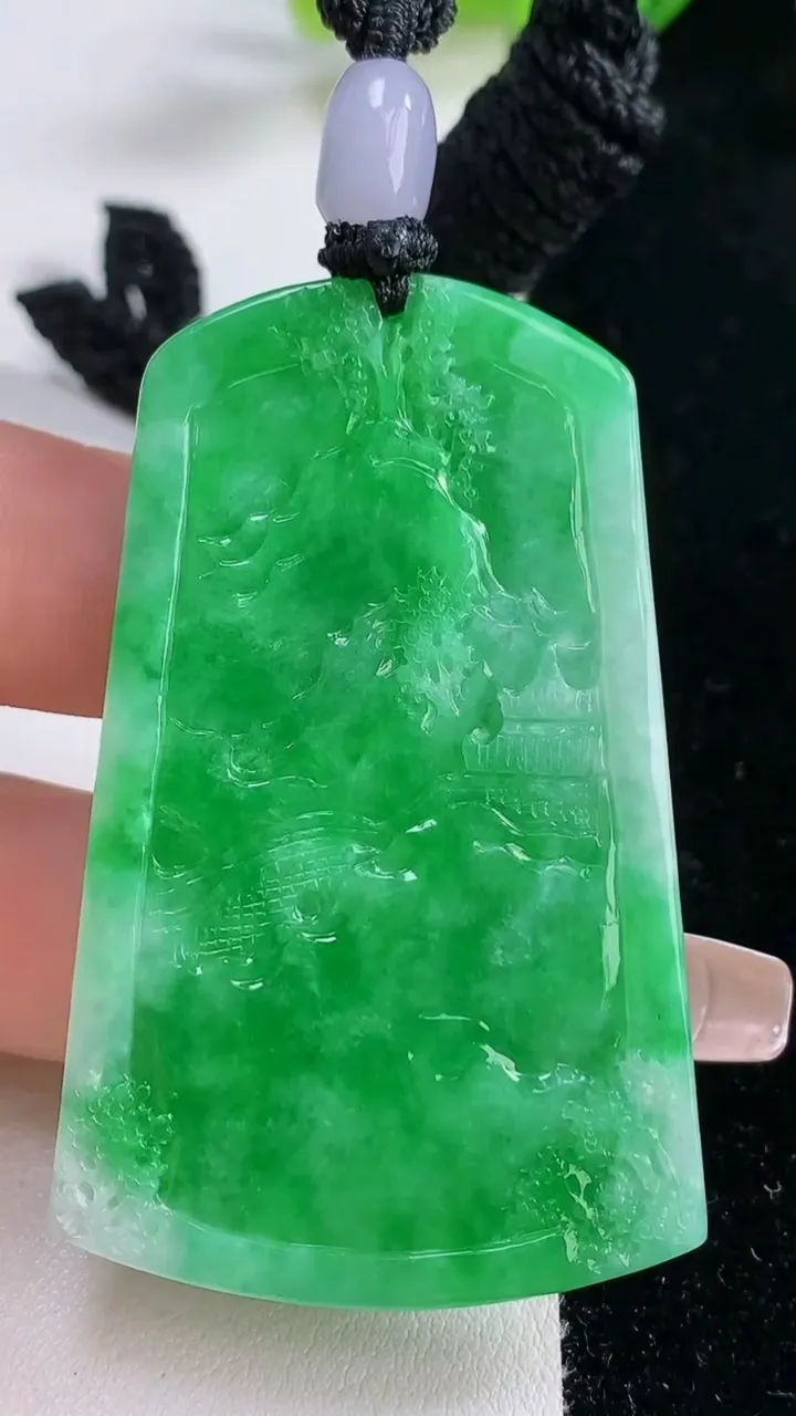 天然A货翡翠山水牌吊坠，尺寸56.2-34.4-5.5，重量:26.14g
12月25日