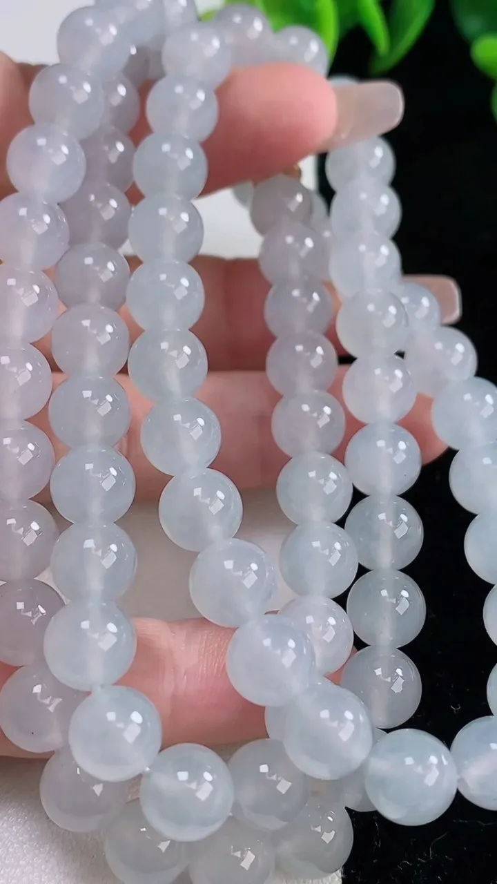天然A货翡翠种白冰圆珠项链，尺寸8.3-78颗，重量:79.86g12月25日
工厂直销收藏佳品,种好水足，色泽均匀，有种有色，上手高大气！