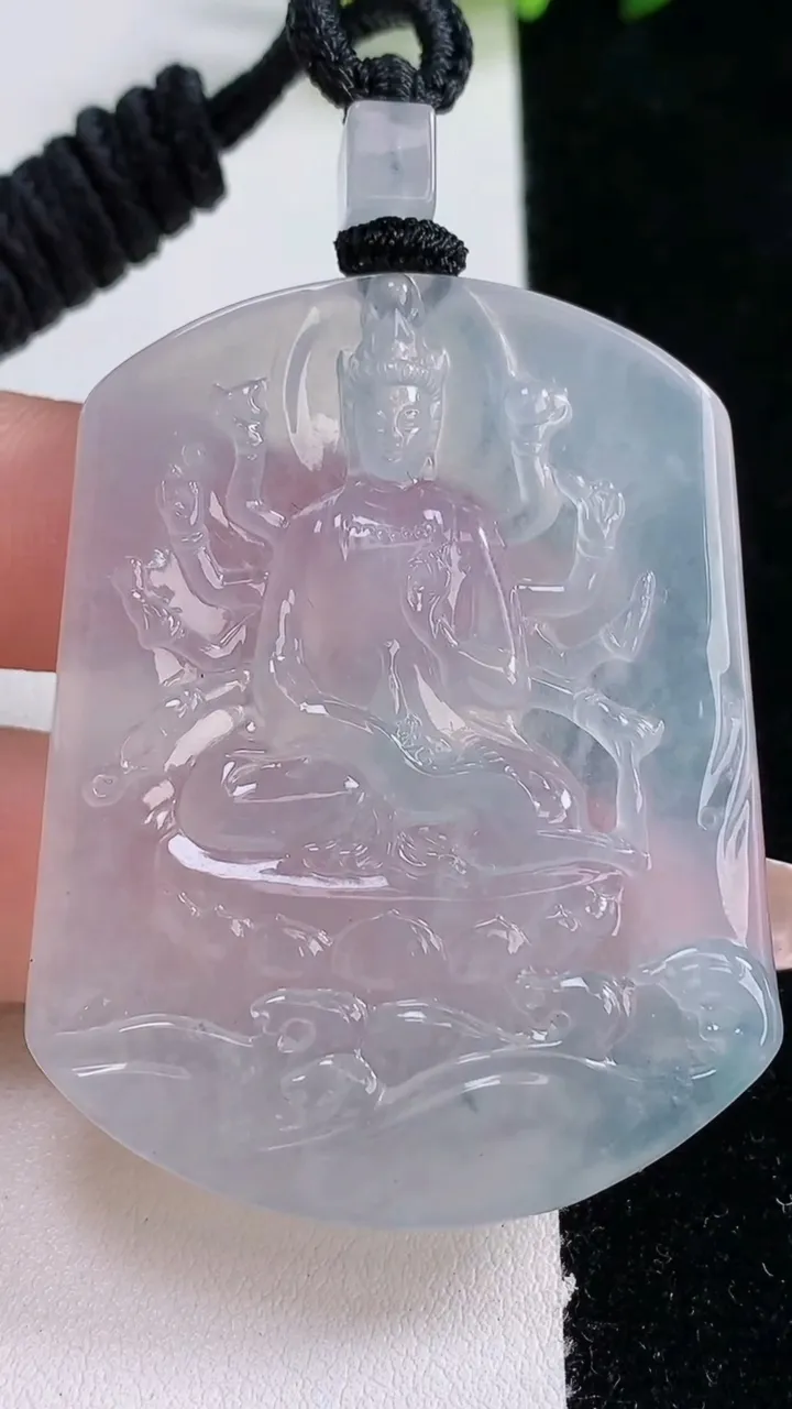 天然A货翡翠种飘花千手观音吊坠，尺寸52.2-41-5.4，重量:31.32g
12月25日