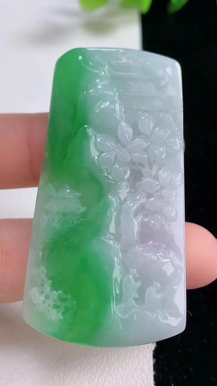 天然A货翡翠山水牌吊坠，尺寸56-29.3-7.4，重量:27.30g
12月25日