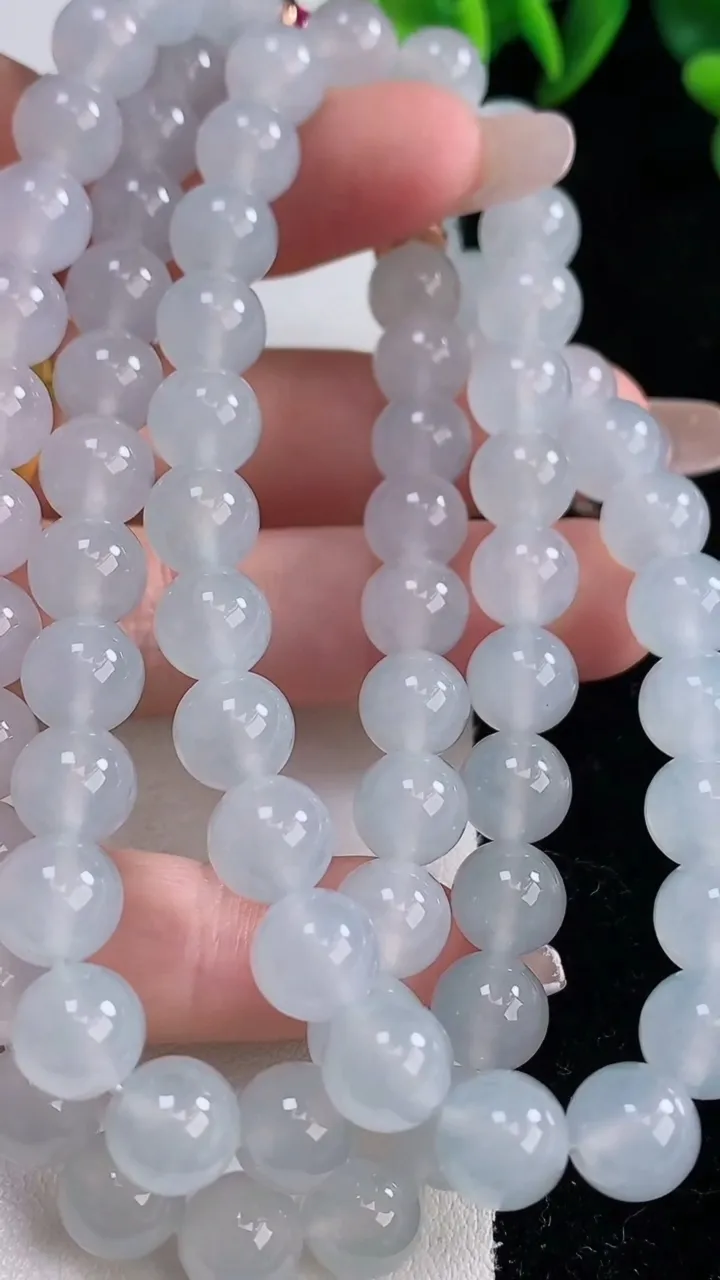 天然A货翡翠种白冰圆珠项链，尺寸8.3-78颗，重量:79.86g12月25日
工厂直销收藏佳品,种