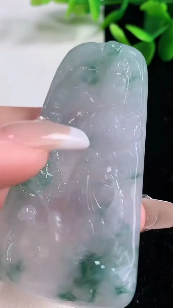 天然A货翡翠飘花普贤菩萨吊坠，尺寸69.7-41.7-5.5，重量:31.76g
12月25日