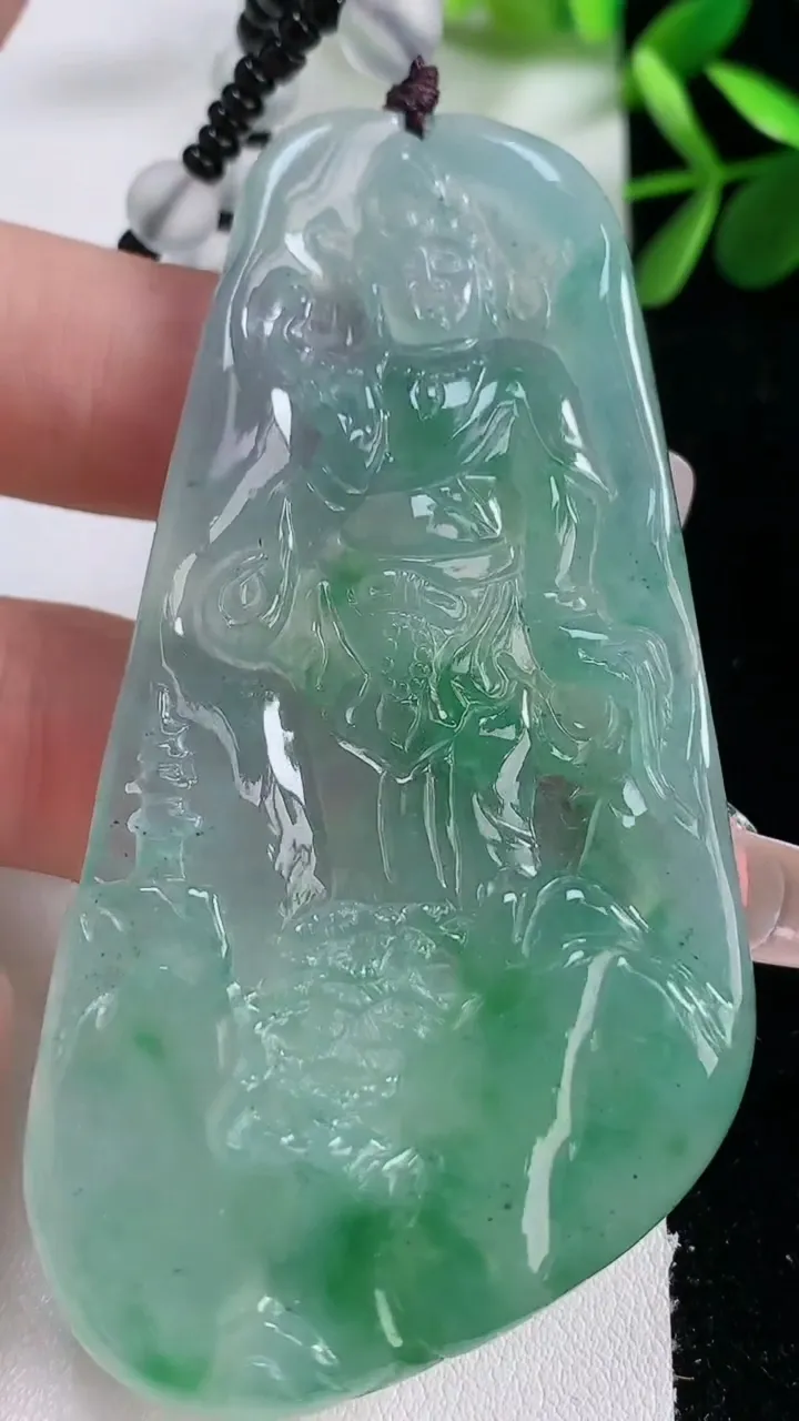 天然A货翡翠山水大势至菩萨吊坠，尺寸77.1-38.9-5.5，重:30.60g
12月25日