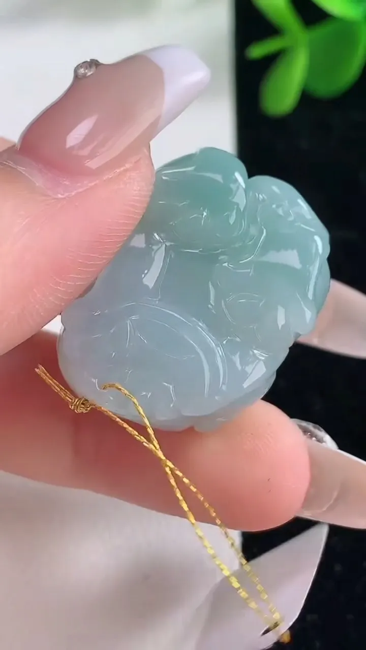 天然A货翡翠貔貅吊坠，尺寸27-21-12.5，重量:16.17g
12月25日