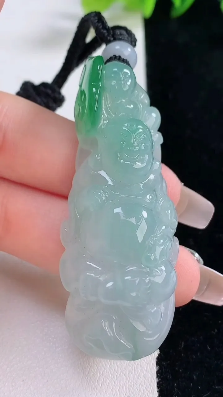 天然A货翡翠逍遥佛吊坠，尺寸59.2-22.8-11.7，重量:32.23g
12月25日