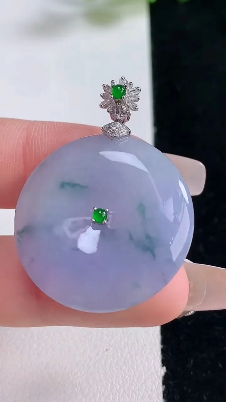 天然A货翡翠18K金紫罗兰飘花平安扣吊坠，尺寸28.8-5.7，重量:11.72g
12月25日