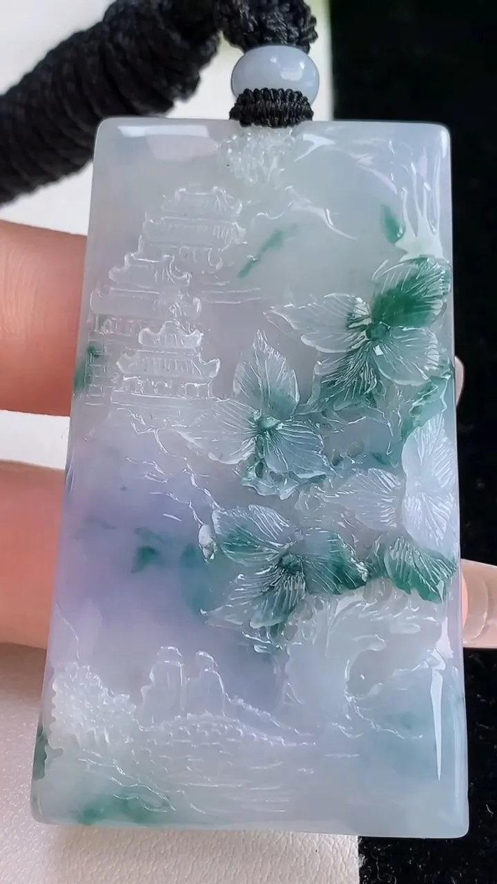 天然A货翡翠紫罗兰飘花山水牌吊坠，尺寸59-34-5，重量:30.56g
12月25日