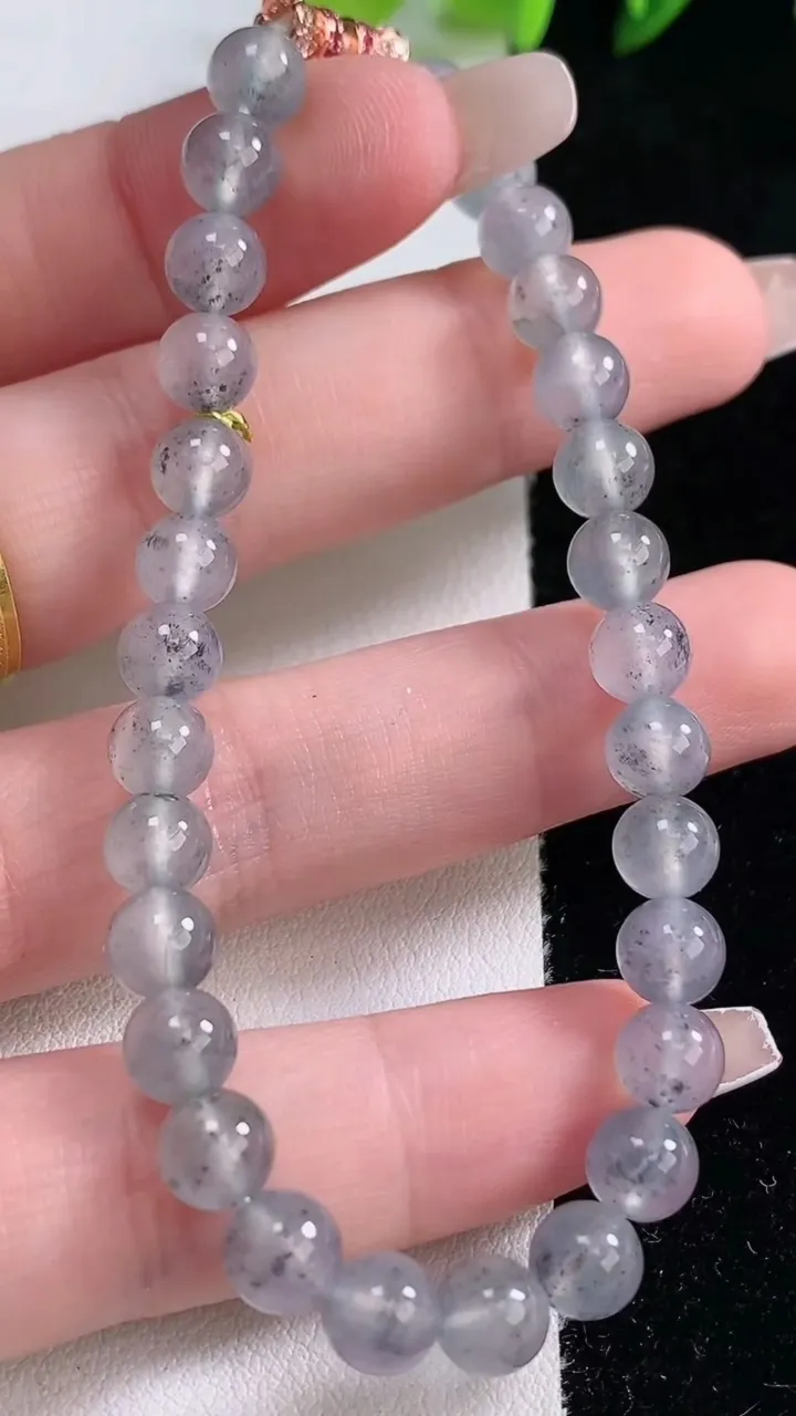 天然A货翡翠种乌鸡种圆珠手串，尺寸6.3-29颗，重量:13.31g12月25日
工厂直销收藏佳品,种好水足，色泽均匀，有种有色，上手高大气！