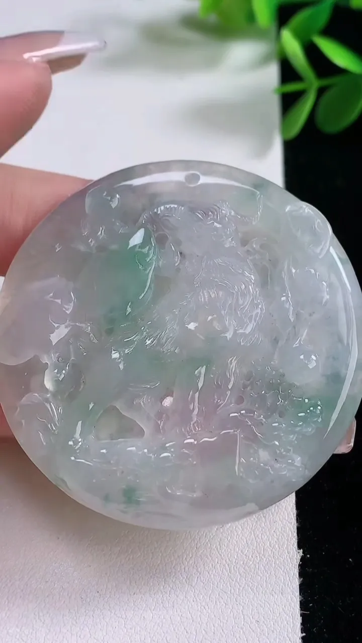 天然A货翡翠大展宏图吊坠，尺寸51-51-7，重:34.06g
12月25日